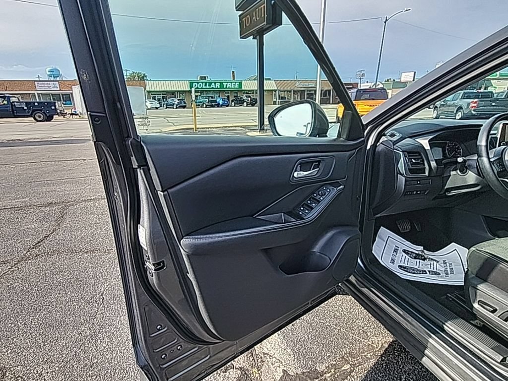 Used 2024 Nissan Rogue SV AWD/4WD image 22