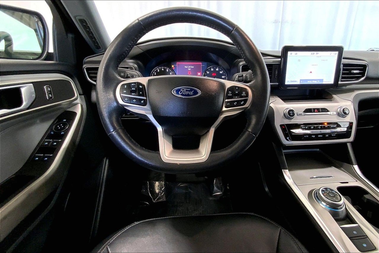 Certified 2023 Ford Explorer XLT w/ Equipment Group 202A RWD image 4