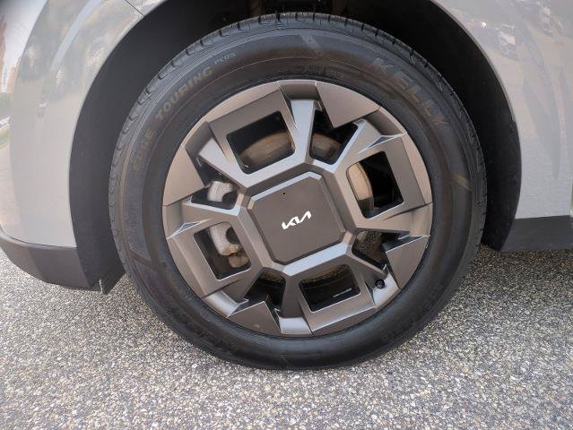 Used 2025 Kia Carnival EX FWD image 26