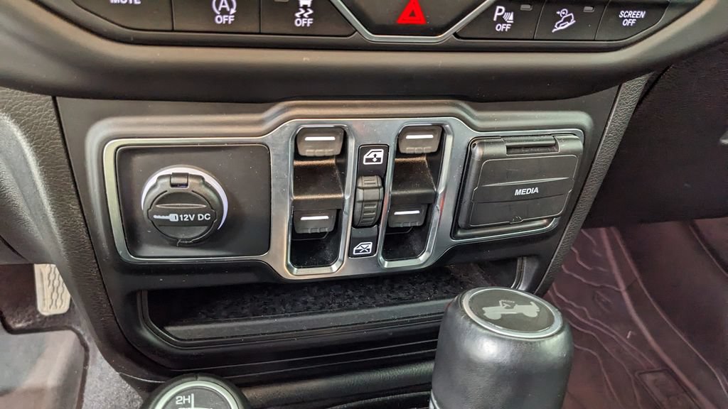 Used 2021 Jeep Wrangler Unlimited Sahara AWD/4WD image 30