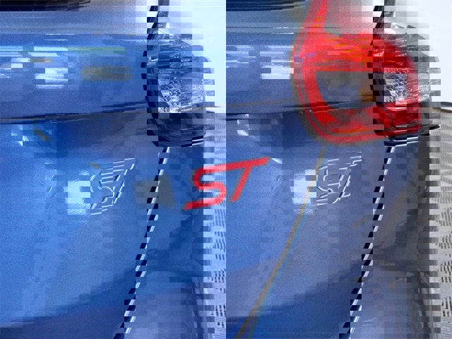 Certified 2018 Ford Focus ST w/ Equipment Group 401A image 9