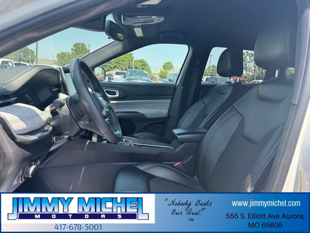 Used 2024 Jeep Compass Latitude AWD/4WD image 5