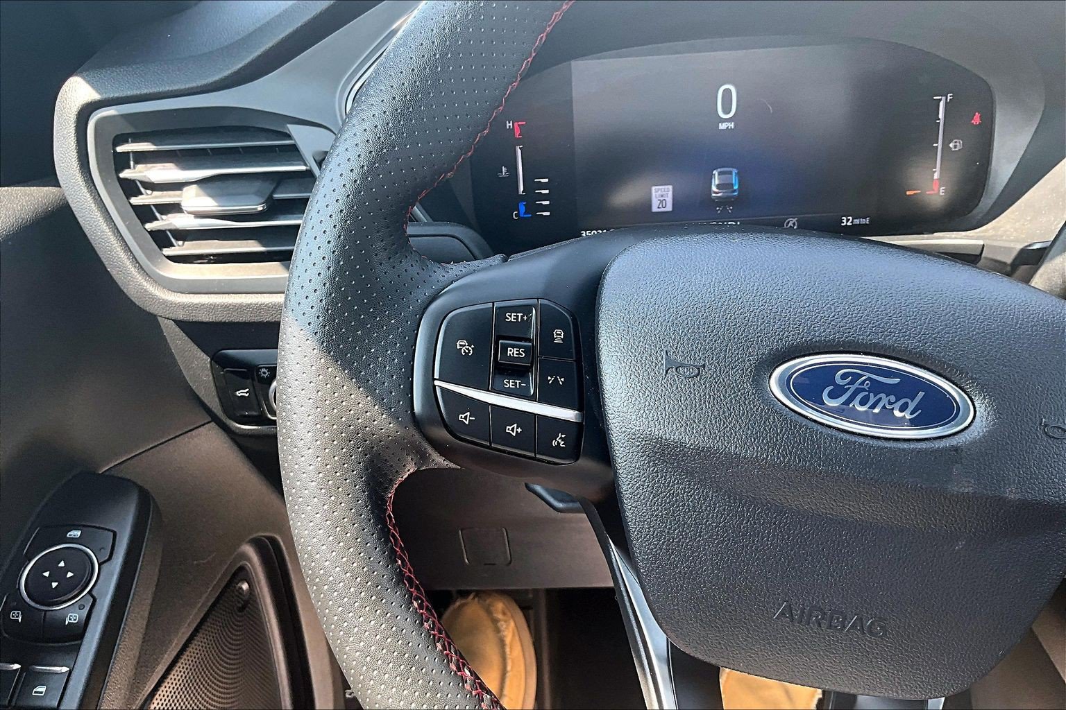 Certified 2024 Ford Escape ST-Line w/ Tech Pack #1 FWD image 22