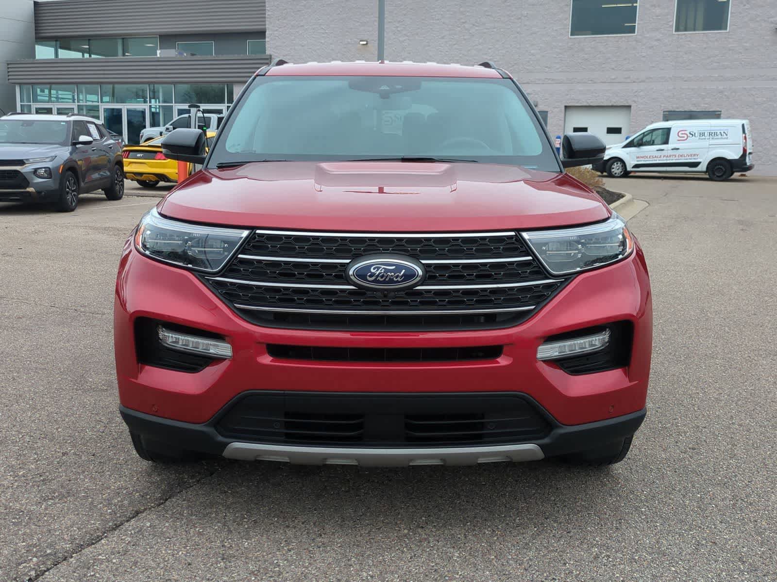 Certified 2024 Ford Explorer XLT w/ Equipment Group 202A AWD/4WD image 3