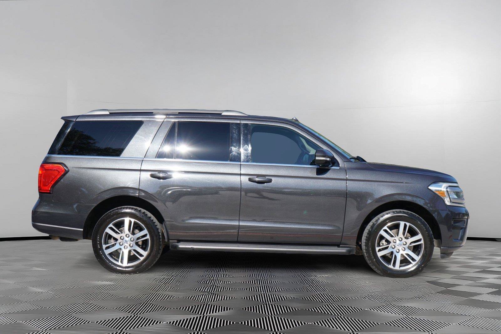 Certified 2023 Ford Expedition XLT RWD image 4