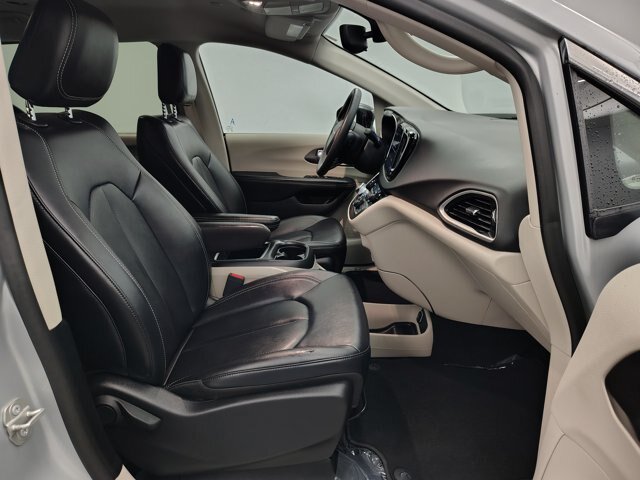 Used 2024 Chrysler Pacifica Touring-L FWD image 26