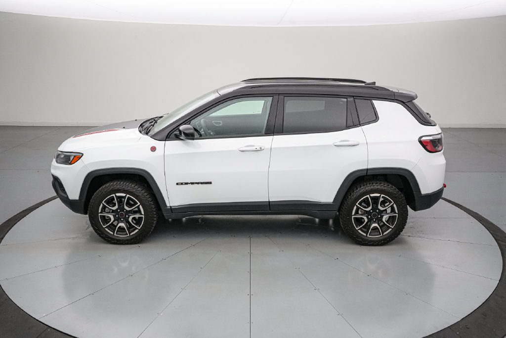 Used 2025 Jeep Compass Trailhawk AWD/4WD image 7