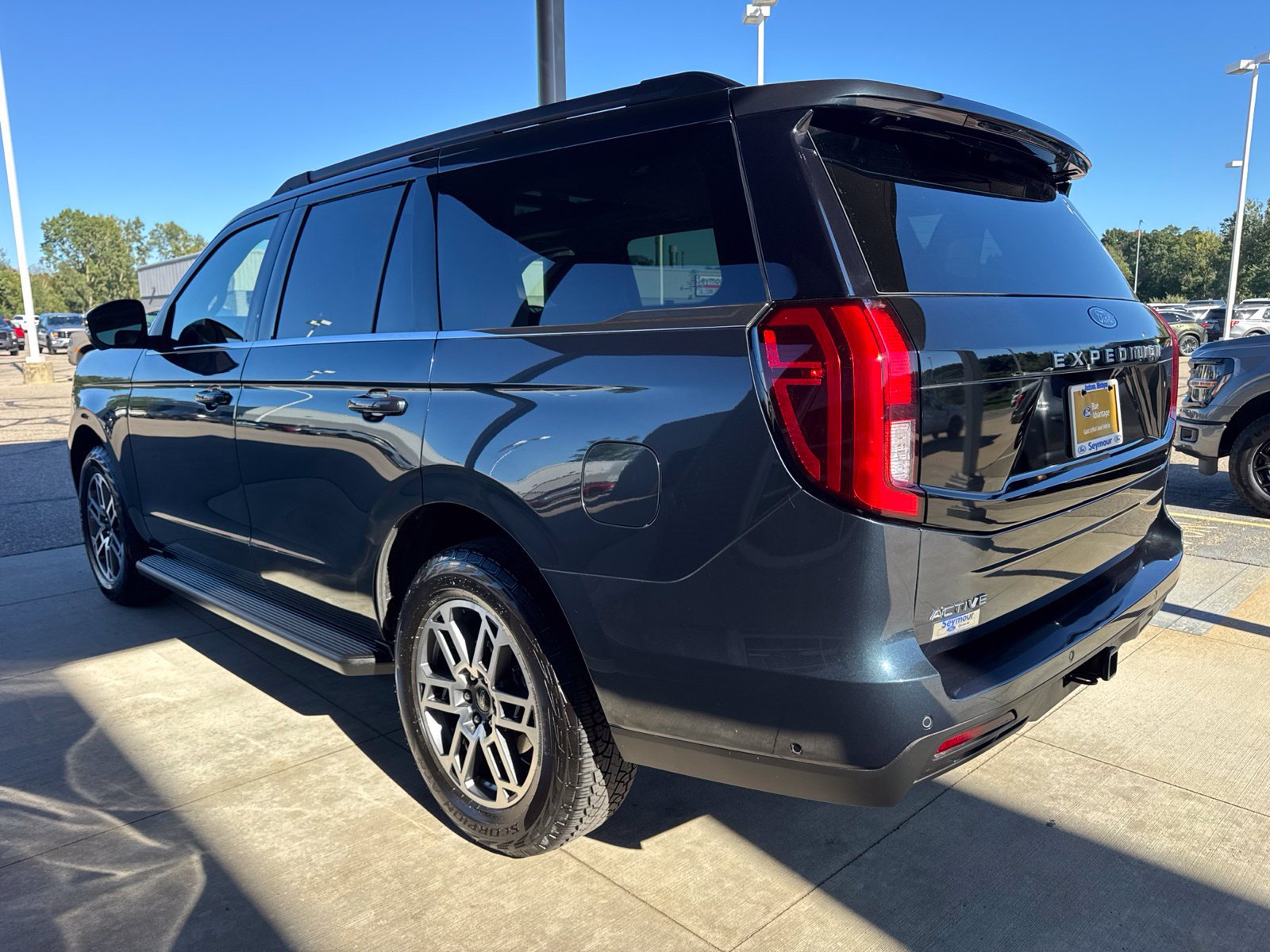 Certified 2025 Ford Expedition Active AWD/4WD image 5