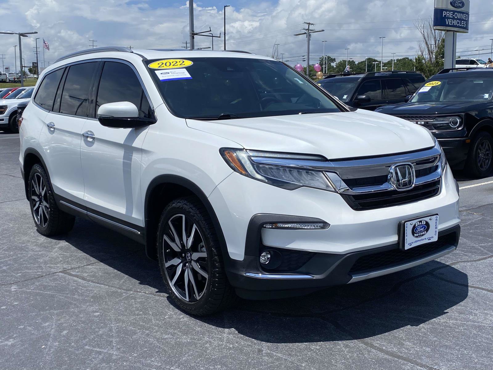 Used 2022 Honda Pilot Touring image 1