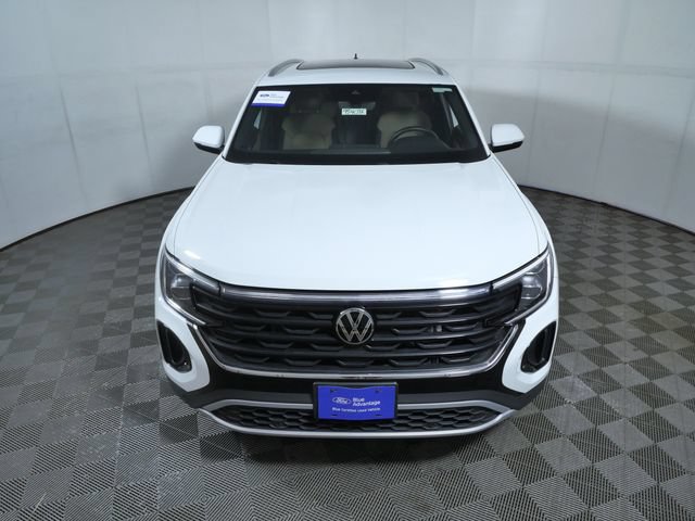 Used 2024 Volkswagen Atlas Cross Sport SE AWD/4WD image 3