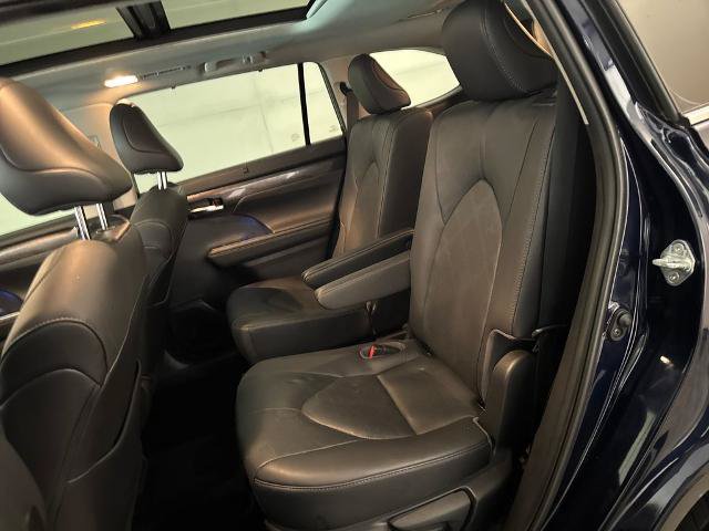 Used 2020 Toyota Highlander Platinum FWD image 32