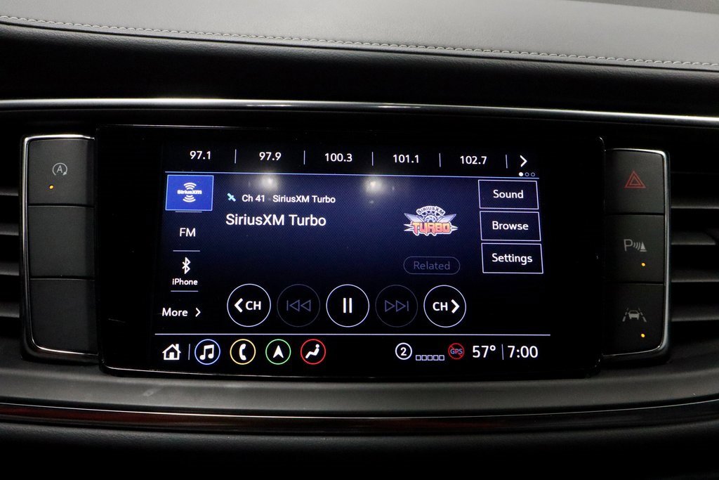 Used 2024 Buick Enclave Premium image 3