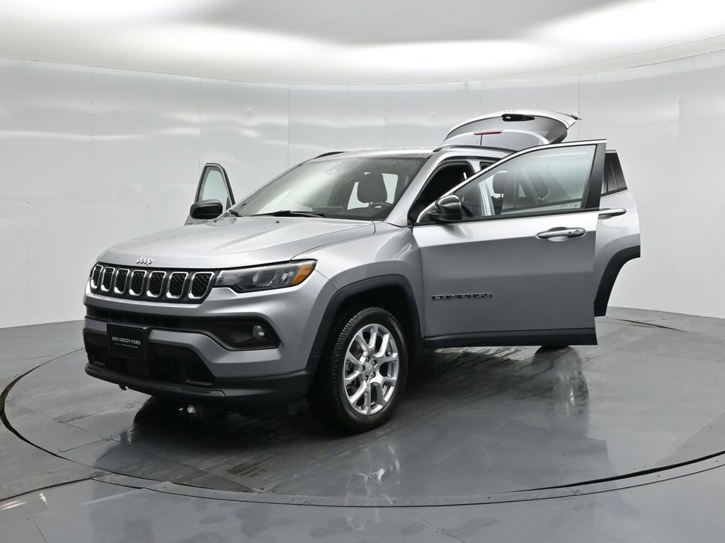Used 2023 Jeep Compass Latitude image 47