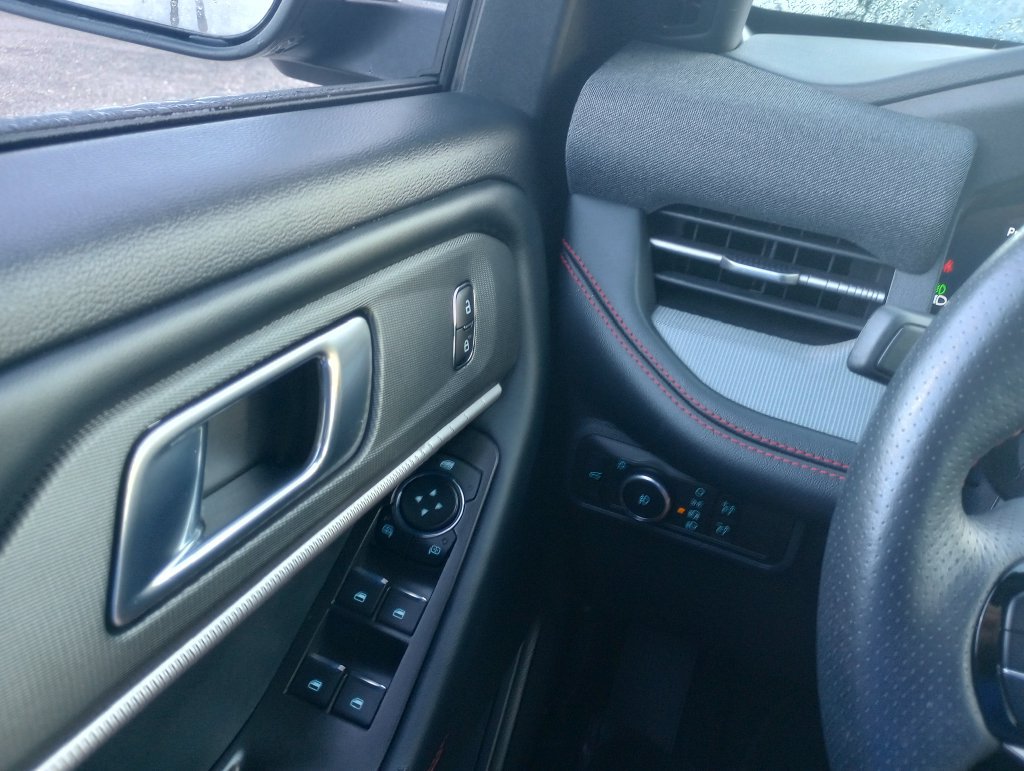 Certified 2025 Ford Explorer ST-Line AWD/4WD image 24