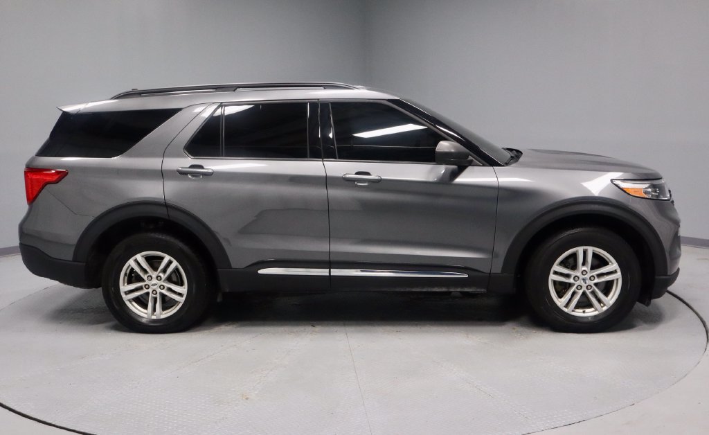 Certified 2023 Ford Explorer XLT w/ Equipment Group 202A AWD/4WD image 3