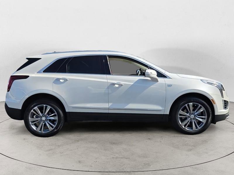 Used 2025 Cadillac XT5 Premium Luxury FWD image 2