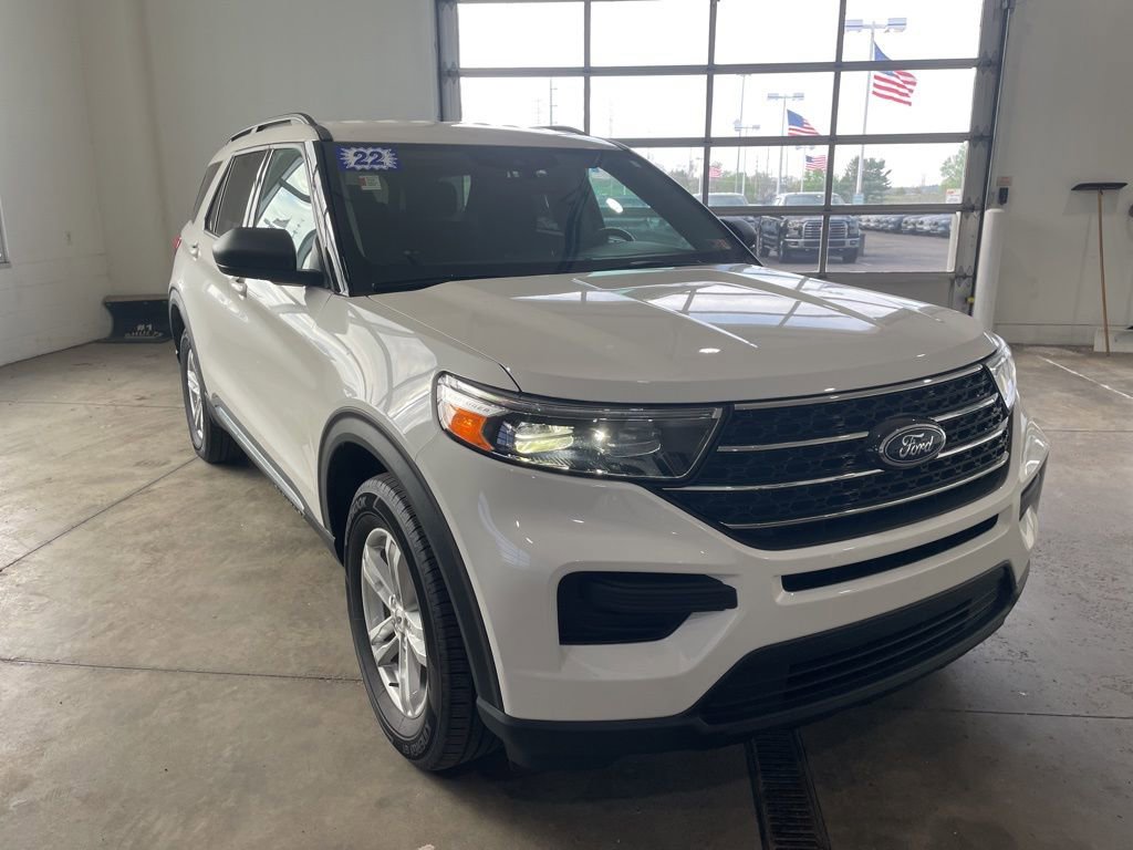 Certified 2022 Ford Explorer XLT w/ Class IV Trailer Tow Package AWD/4WD image 3