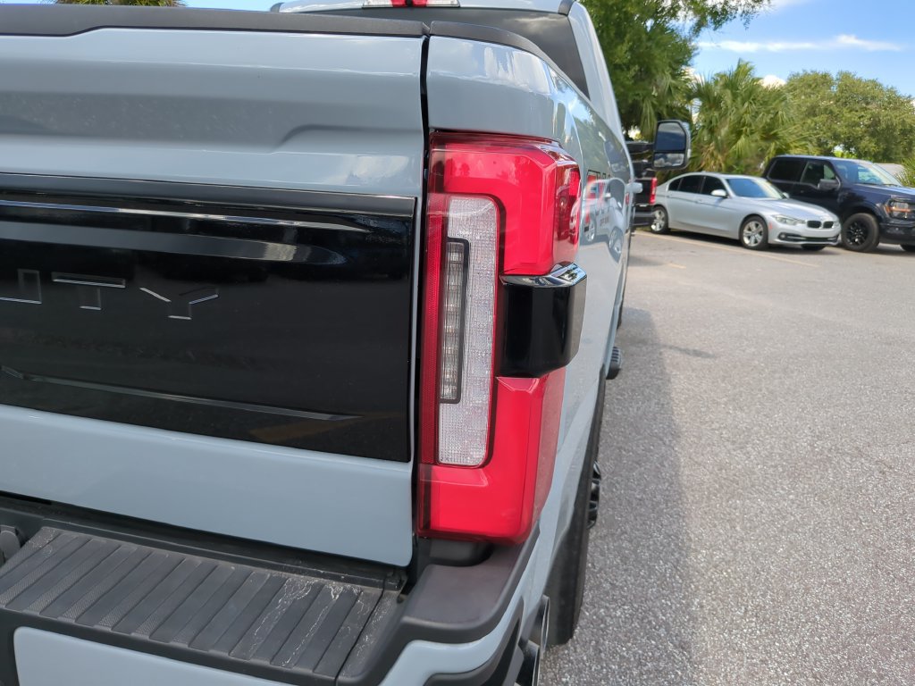 Certified 2025 Ford F250 Platinum w/ FX4 Off-Road Package AWD/4WD image 12