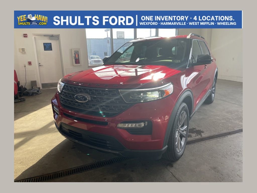 Certified 2022 Ford Explorer XLT w/ Equipment Group 202A AWD/4WD image 1