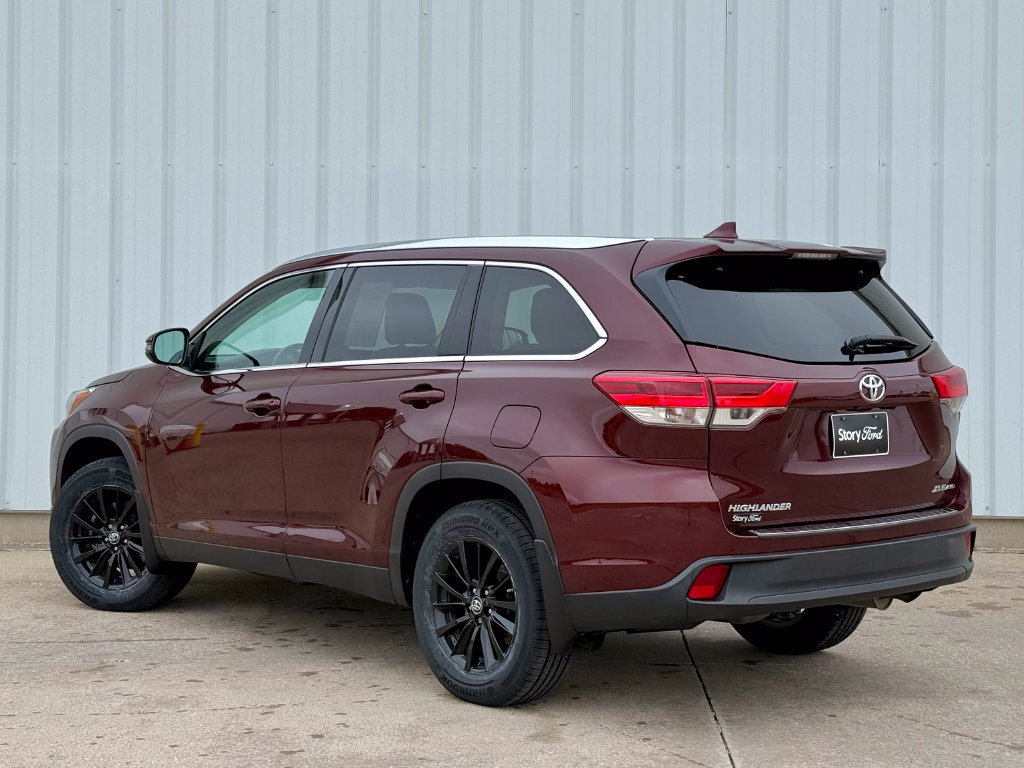 Used 2019 Toyota Highlander XLE AWD/4WD image 4