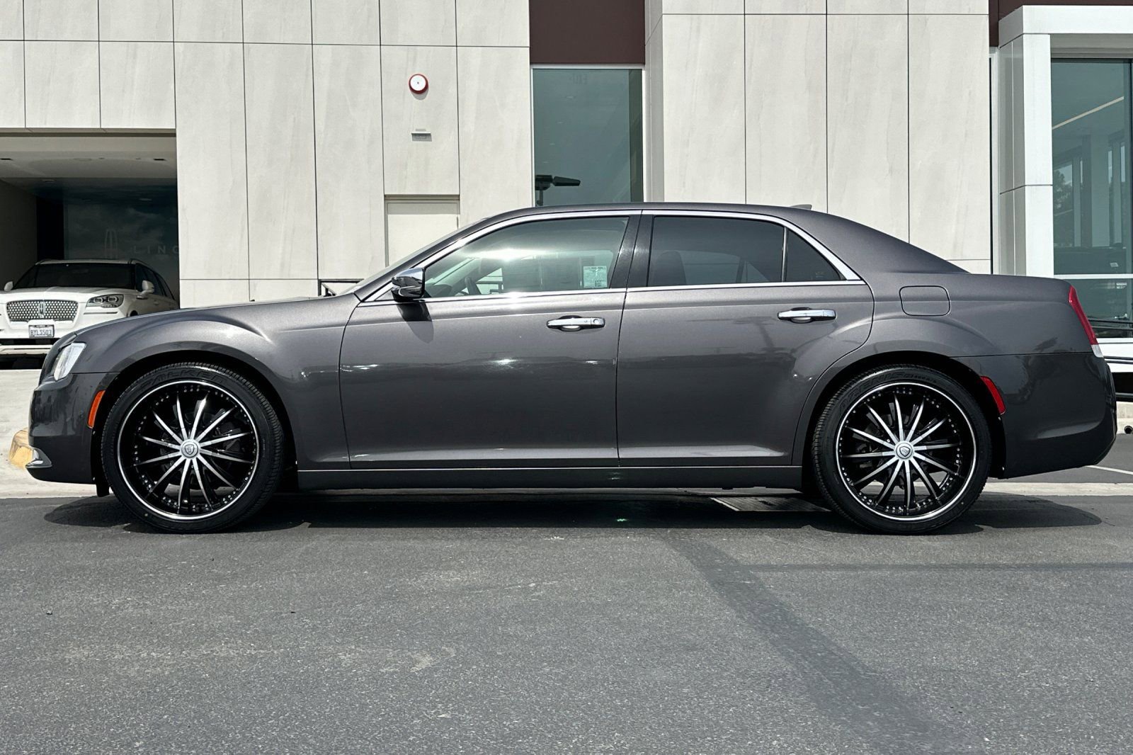 Used 2017 Chrysler 300 C w/ Safetytec Plus Group image 6