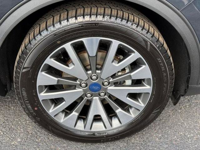 Certified 2022 Ford Escape Titanium w/ Class II Trailer Tow Package AWD/4WD image 9