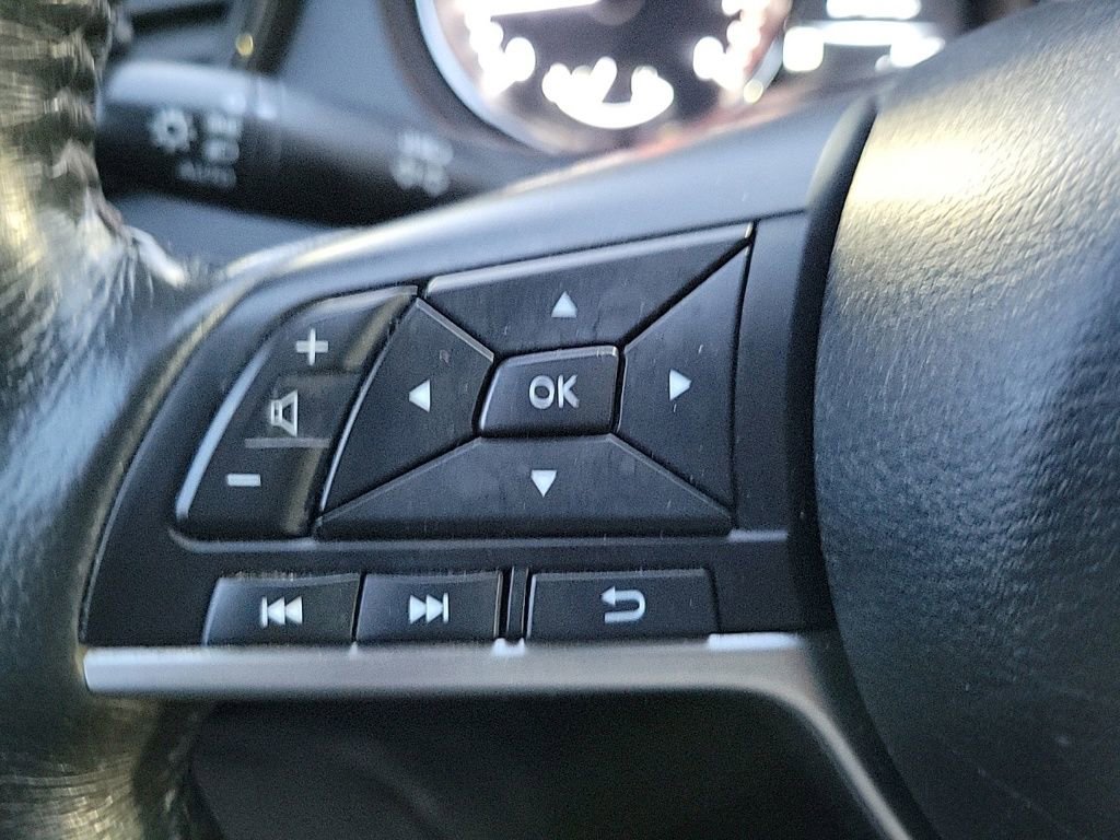 Used 2017 Nissan Rogue SV w/ SV Premium Package image 30