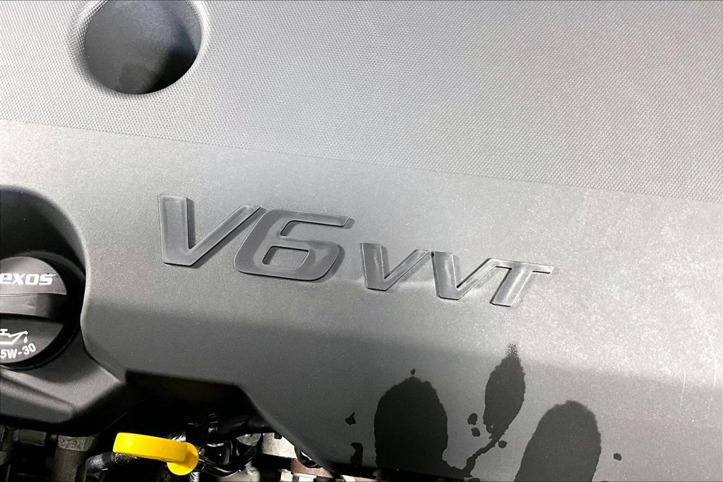 Used 2024 Buick Enclave Essence w/ Technology Package FWD image 32