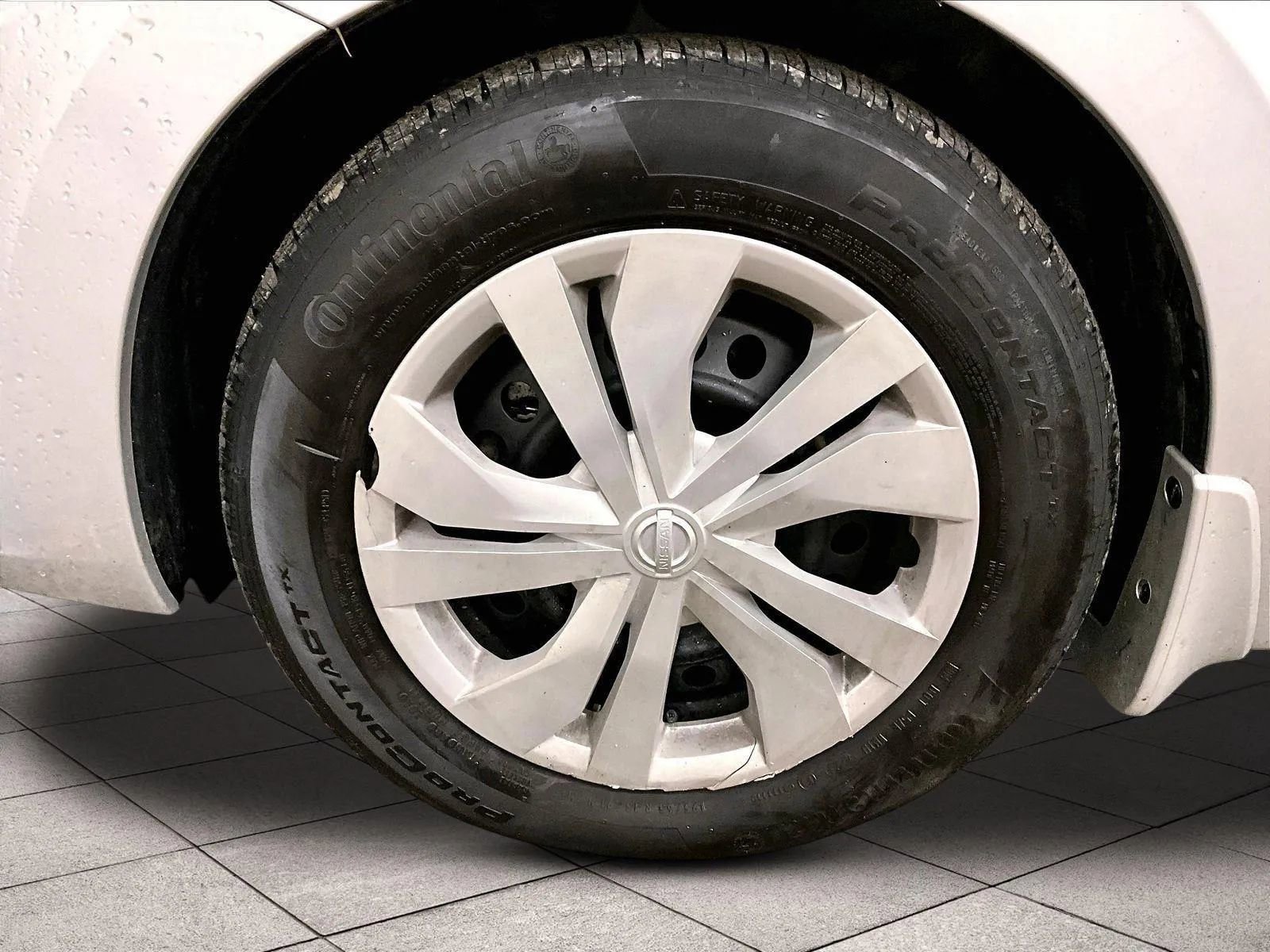 Used 2024 Nissan Versa S w/ Trunk Package image 8