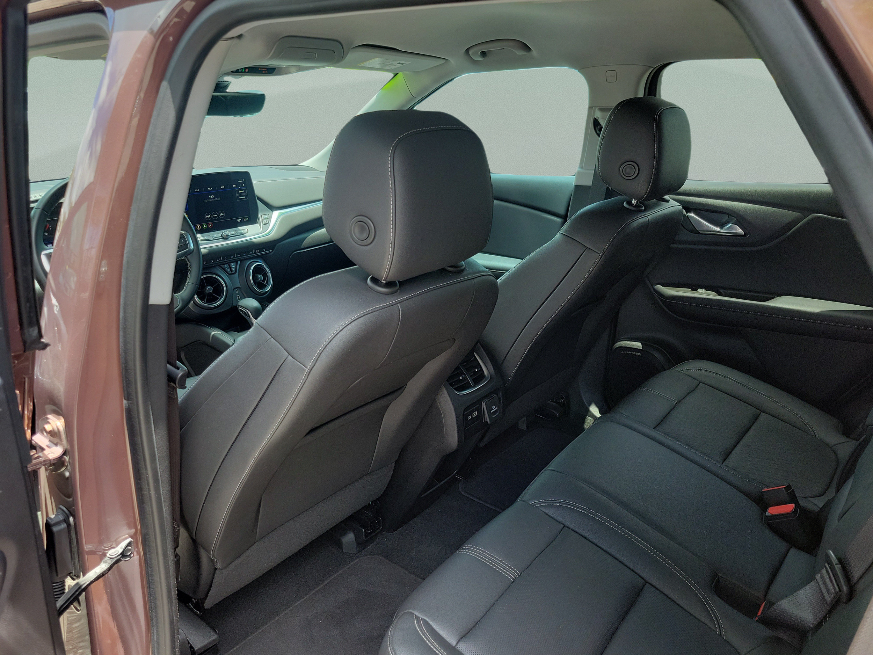 Used 2024 Chevrolet Blazer LT w/ Sound & Technology Package FWD image 12