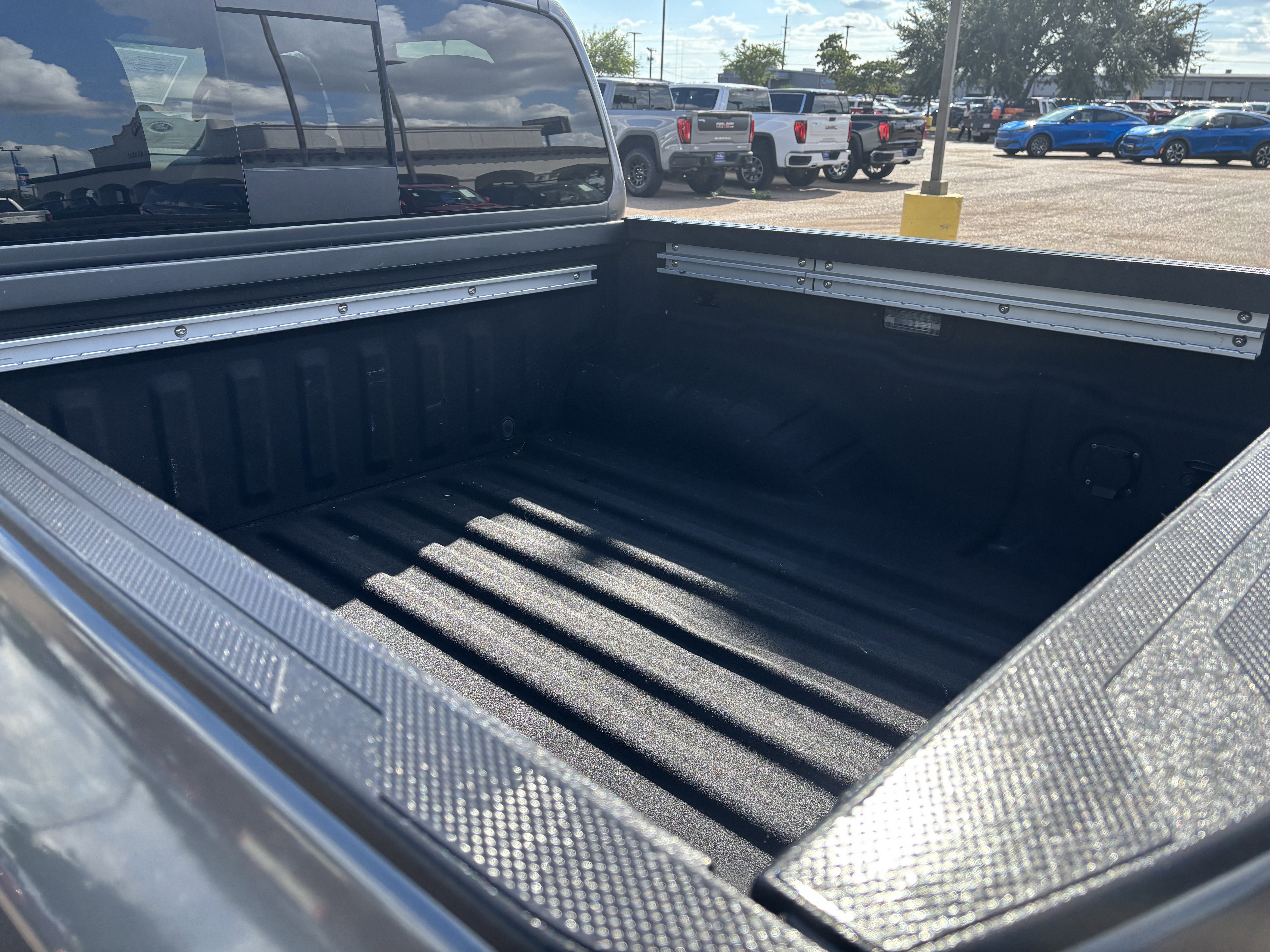 Used 2023 Nissan Frontier Pro-X w/ Pro-X Premium Package image 17