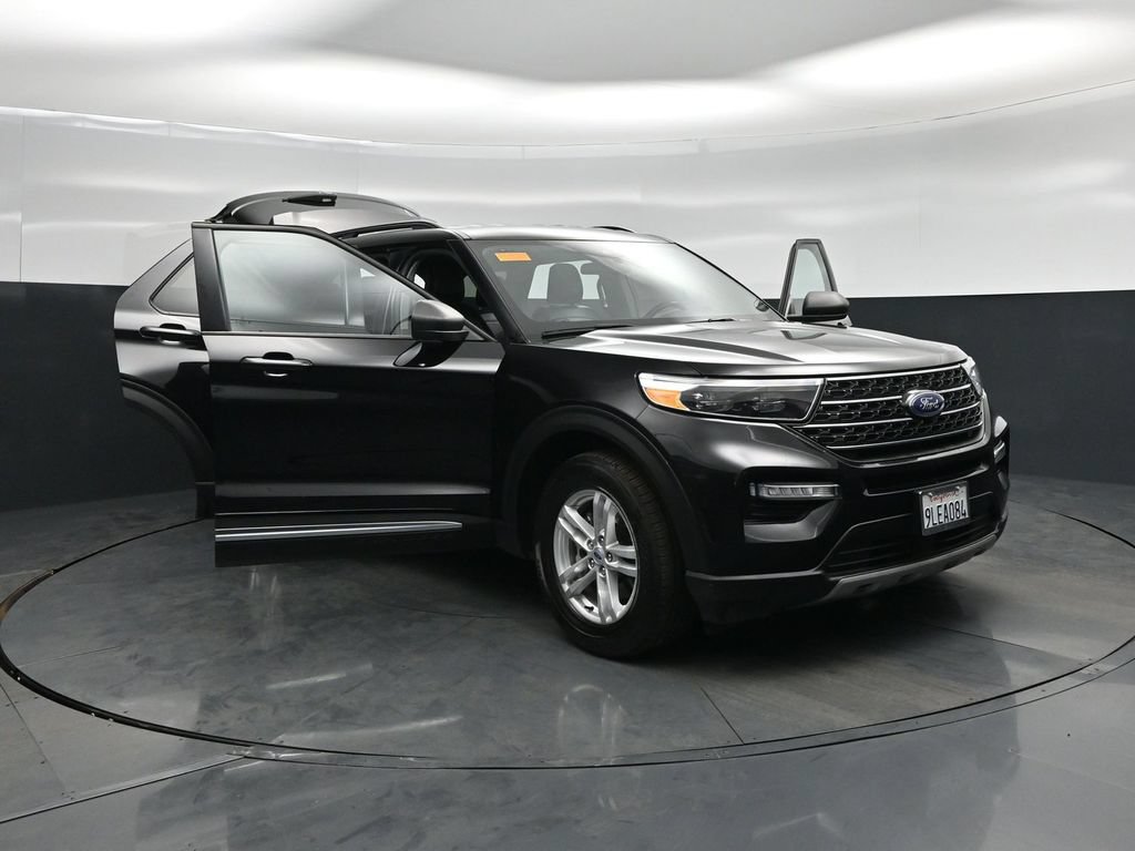 Certified 2023 Ford Explorer XLT w/ Equipment Group 202A RWD image 28