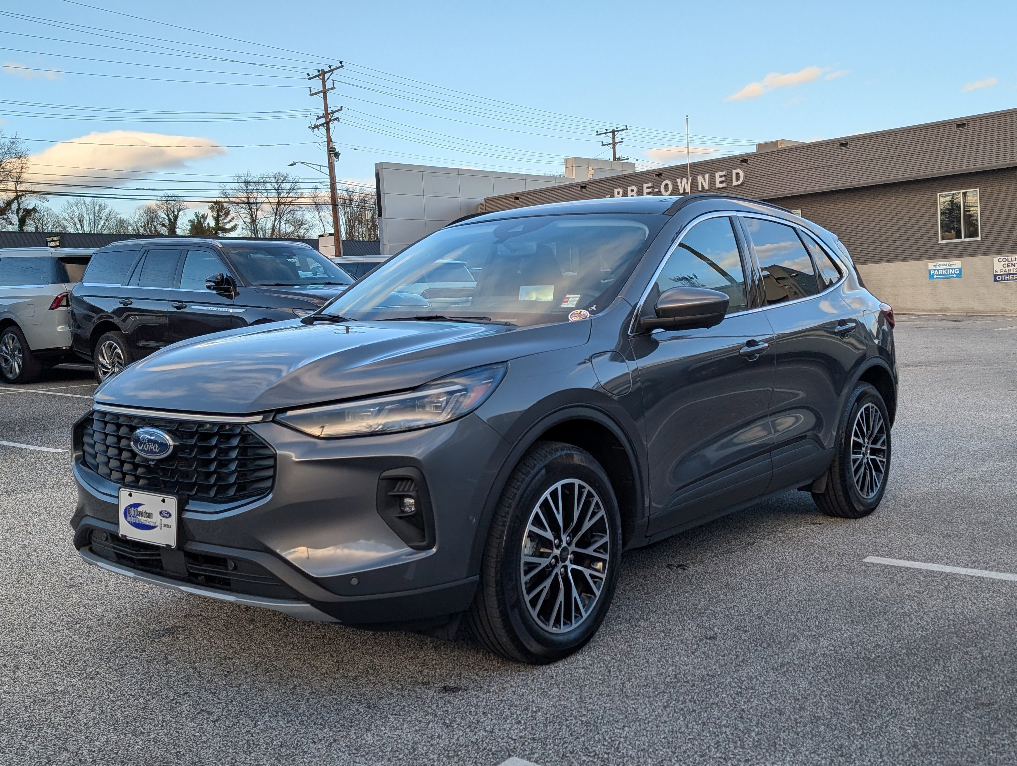 Certified 2023 Ford Escape SE w/ PHEV Premium Package image 8