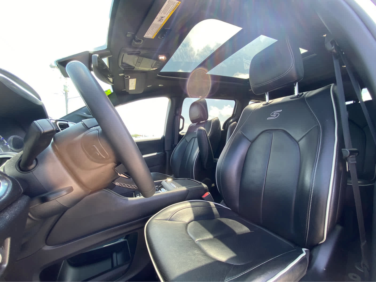 Used 2025 Chrysler Pacifica Limited FWD image 41