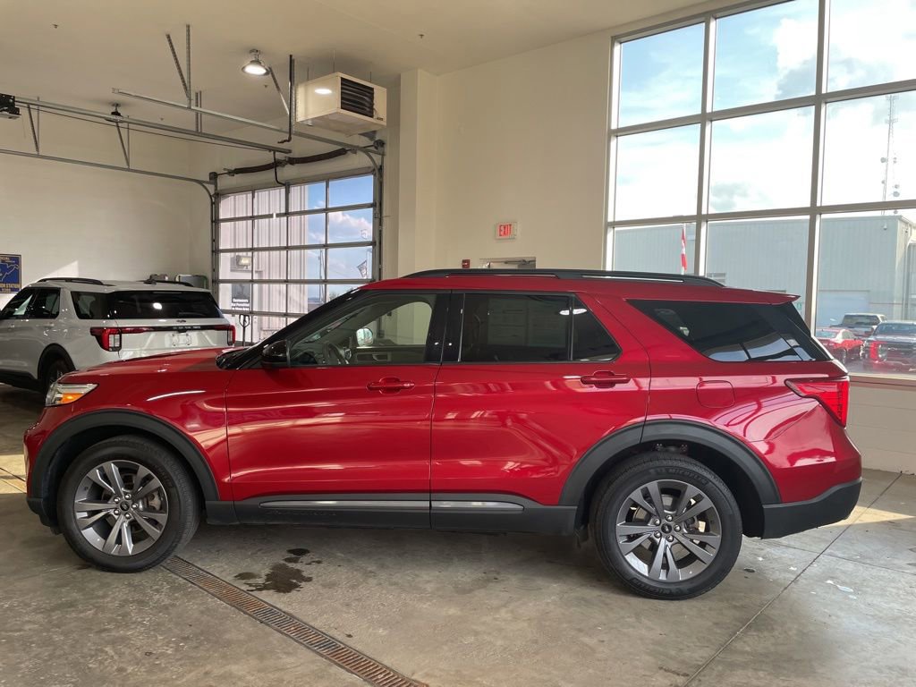 Certified 2022 Ford Explorer XLT w/ Equipment Group 202A AWD/4WD image 9