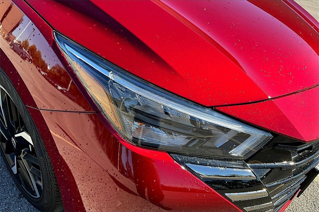 Used 2024 Nissan Versa SR w/ Trunk Package image 27