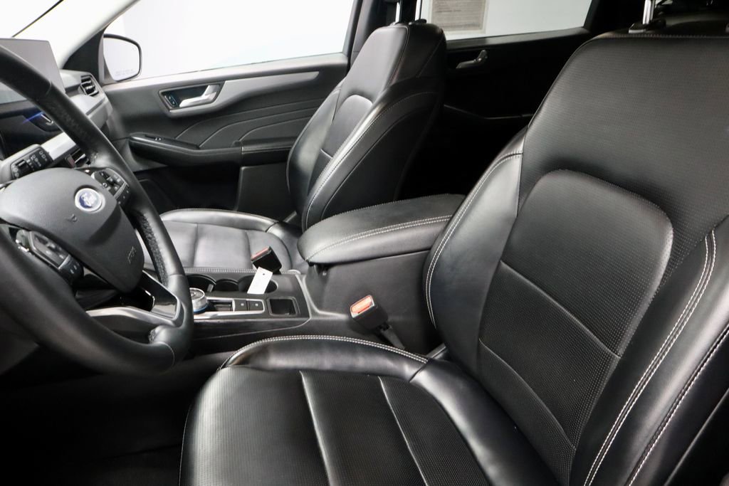 Certified 2024 Ford Escape Platinum AWD/4WD image 29