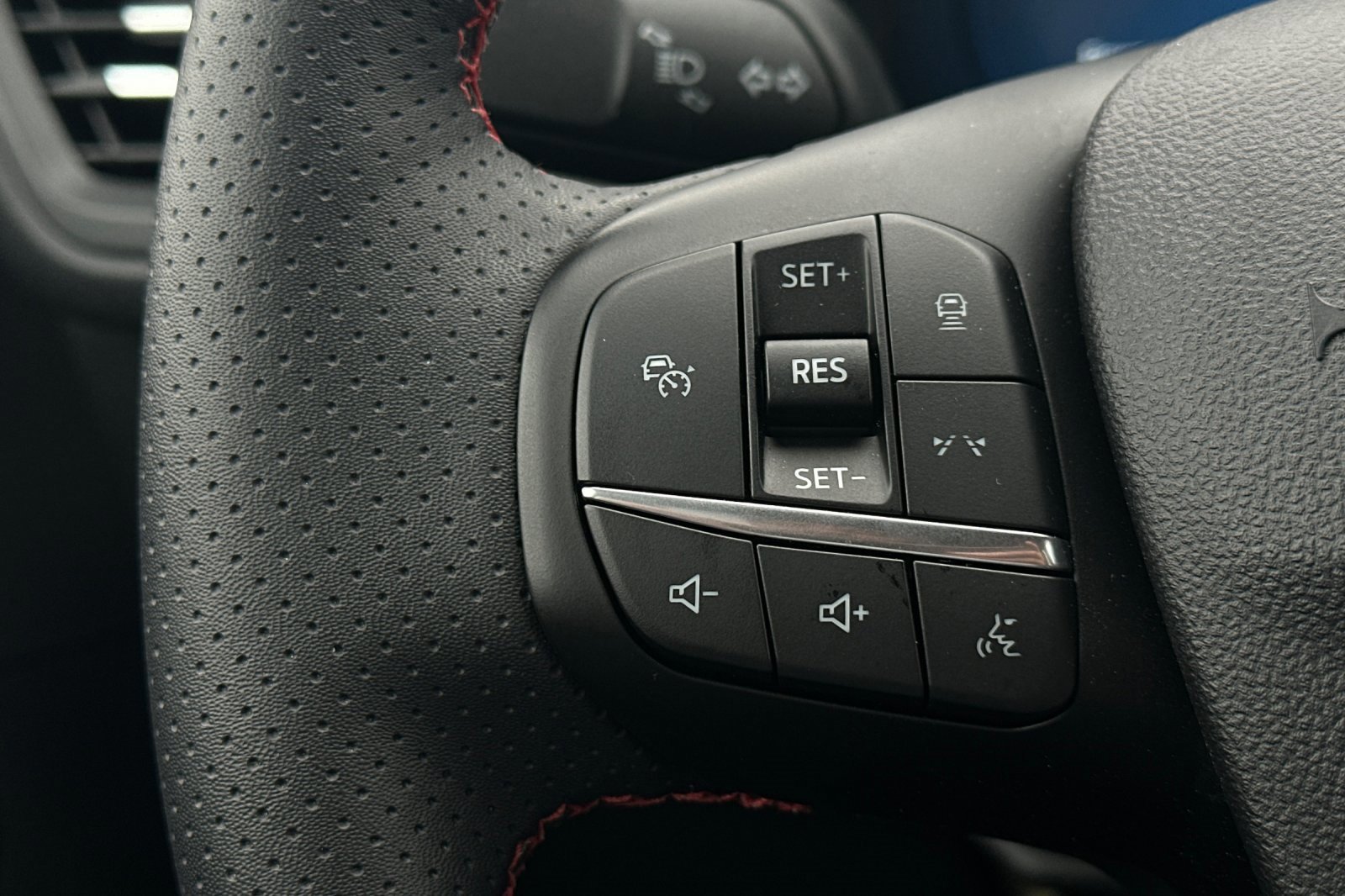 Certified 2025 Ford Escape ST-Line Elite w/ Tech Pack #2 image 28