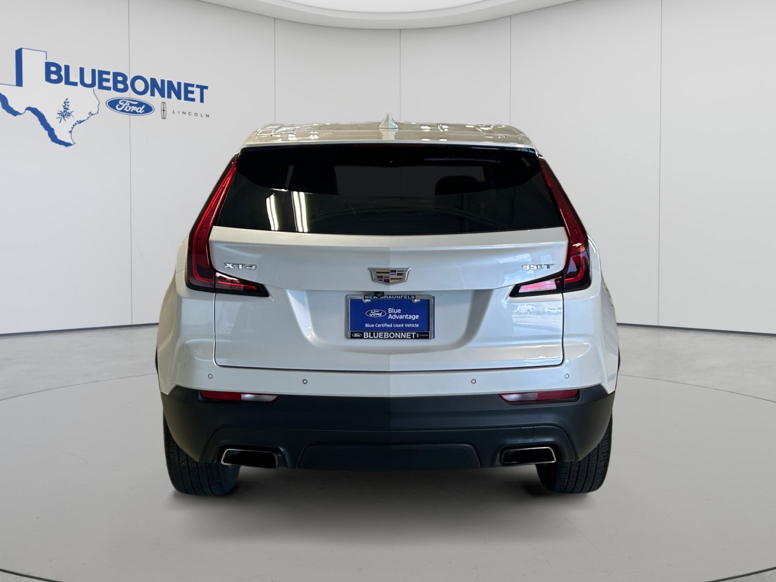 Used 2023 Cadillac XT4 Luxury w/ Cold Weather Package FWD image 6