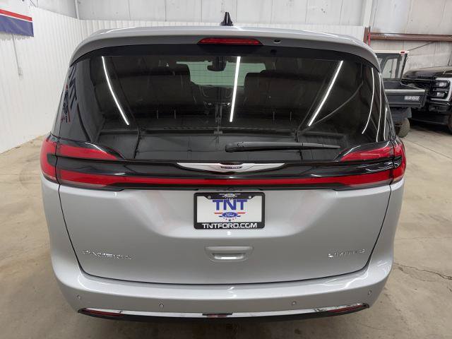 Used 2024 Chrysler Pacifica Limited FWD image 7
