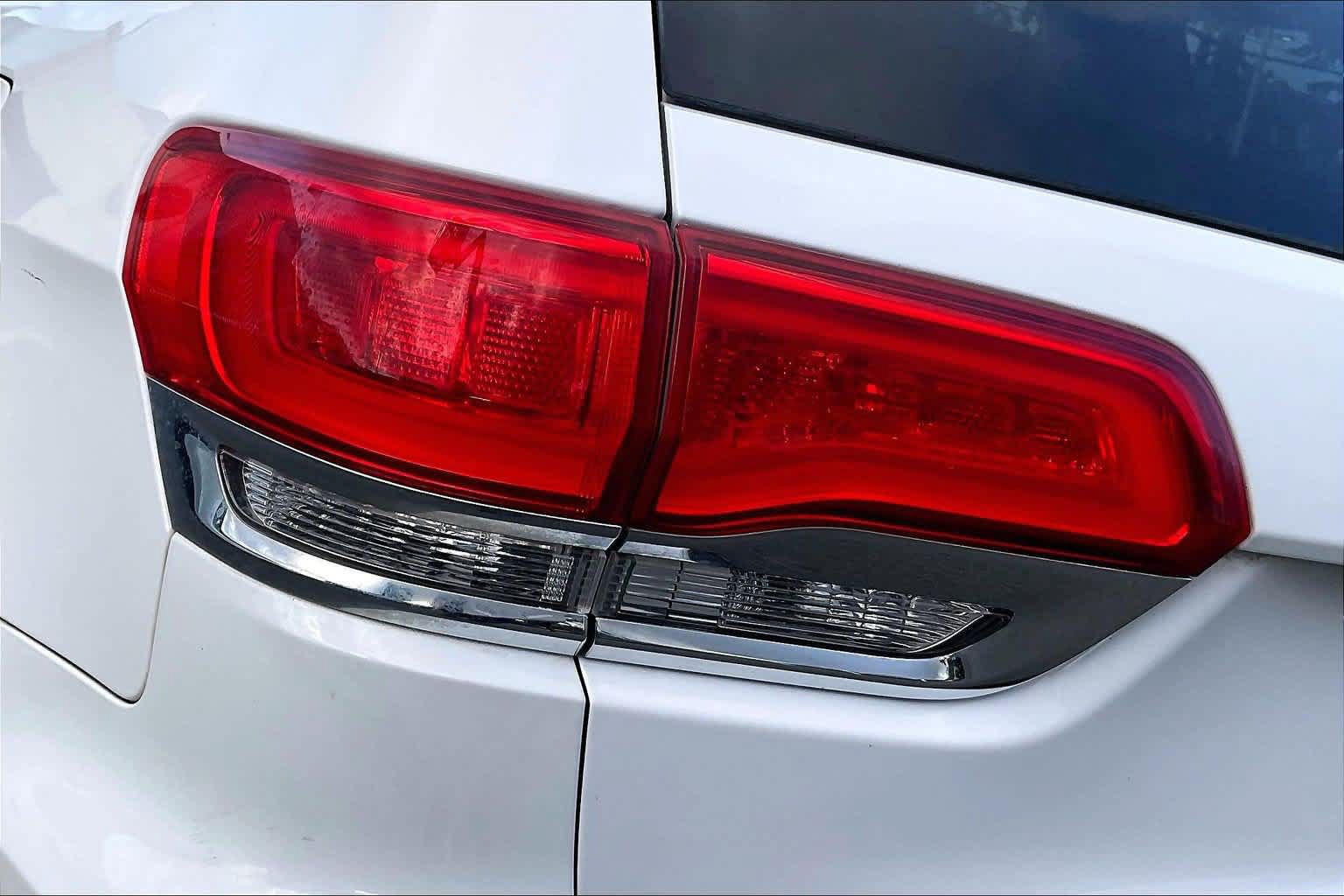 Used 2019 Jeep Grand Cherokee Laredo AWD/4WD image 32