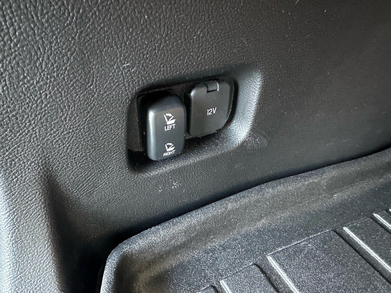 Certified 2024 Ford Edge ST-Line w/ Class II Trailer Tow Package image 26