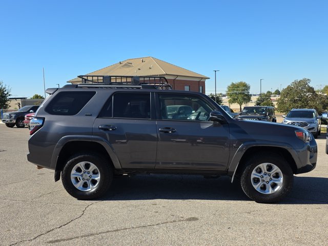 Used 2022 Toyota 4Runner SR5 Premium w/ Moonroof Package AWD/4WD image 2
