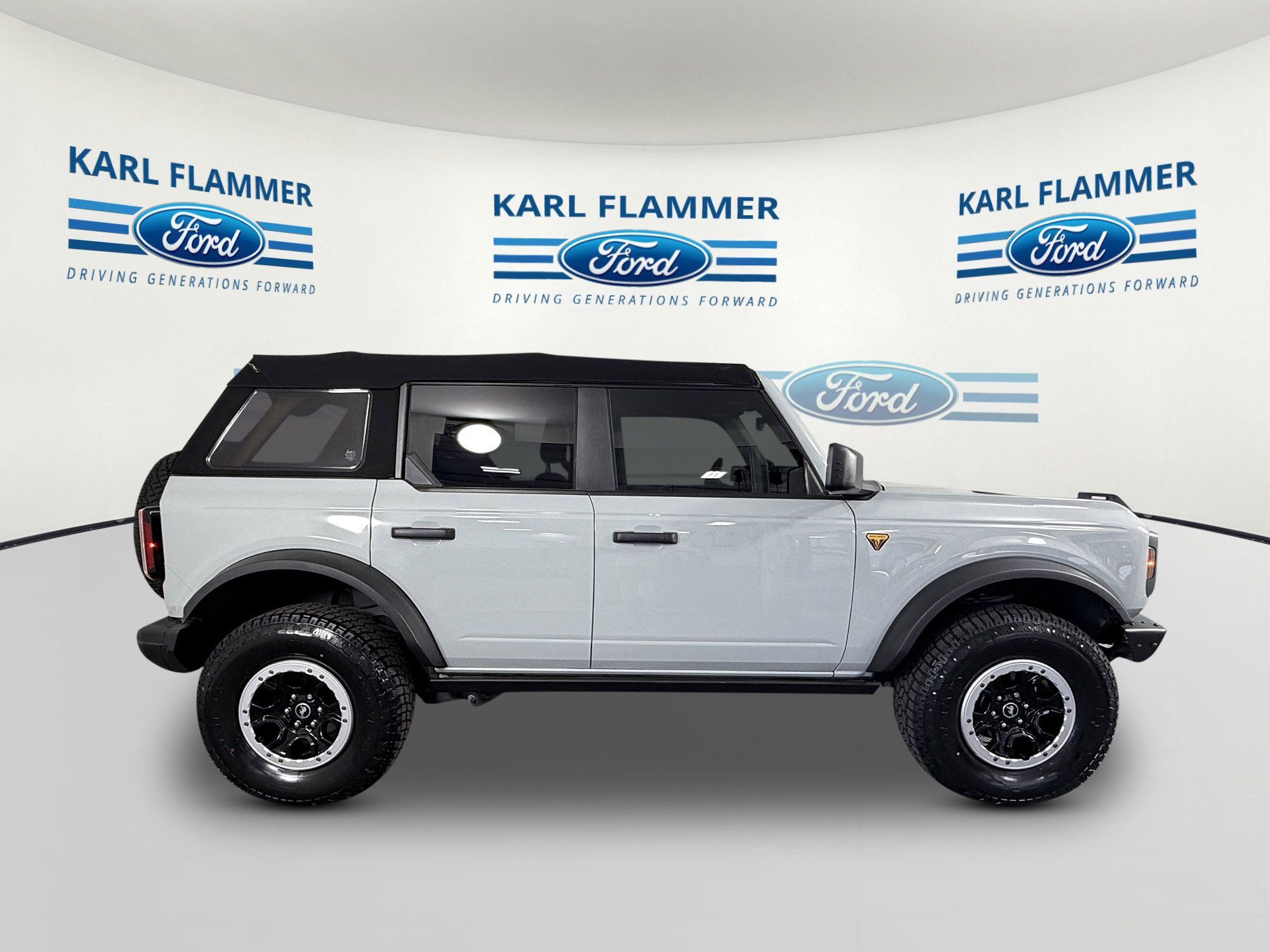 Certified 2022 Ford Bronco Badlands w/ Sasquatch Package AWD/4WD image 2