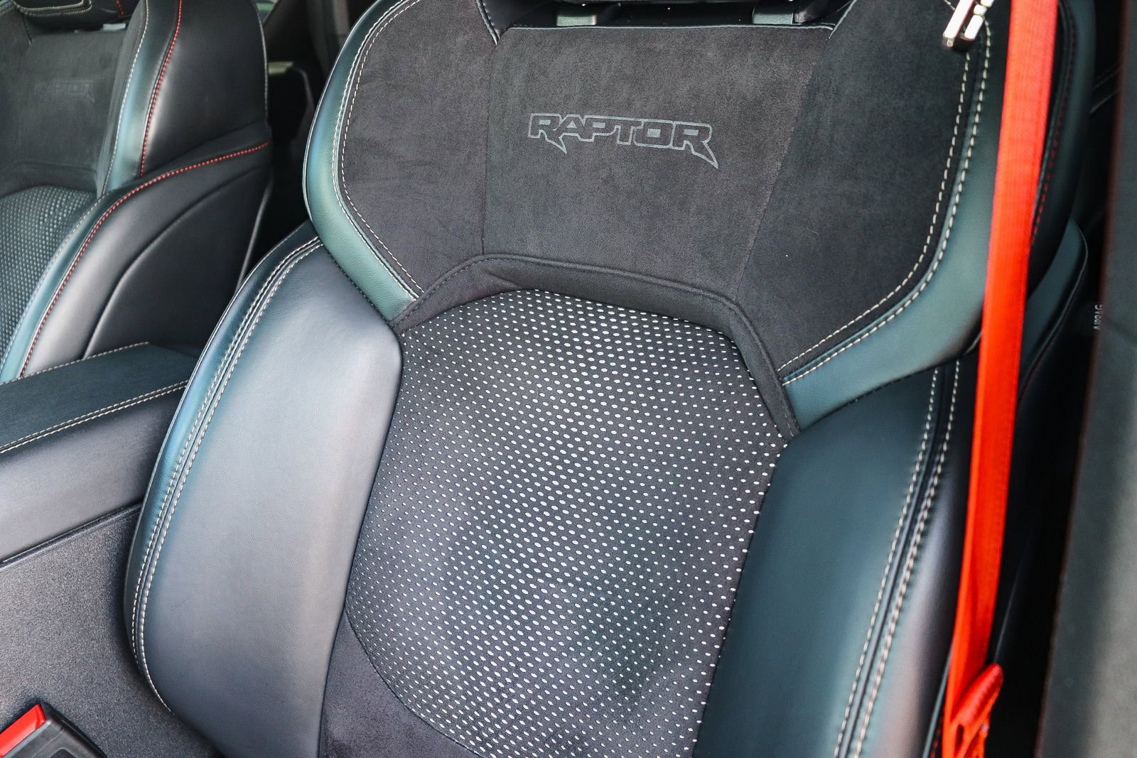 Certified 2024 Ford Bronco Raptor w/ Interior Carbon Fiber Pack 6 AWD/4WD image 25