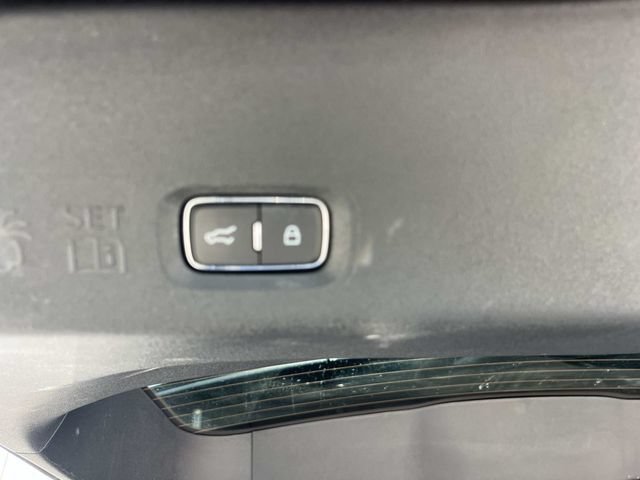 Certified 2025 Ford Expedition Active AWD/4WD image 16