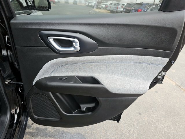 Used 2024 Jeep Compass Latitude image 20