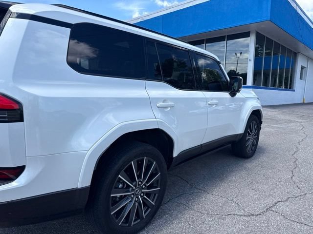 Used 2024 Lexus GX 550 w/ Accessory Package (2T) AWD/4WD image 12