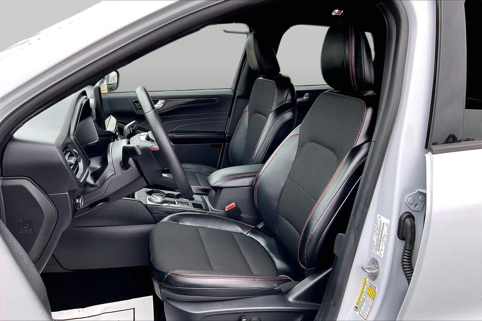 Certified 2025 Ford Escape ST-Line w/ Tech Pack #1 FWD image 8