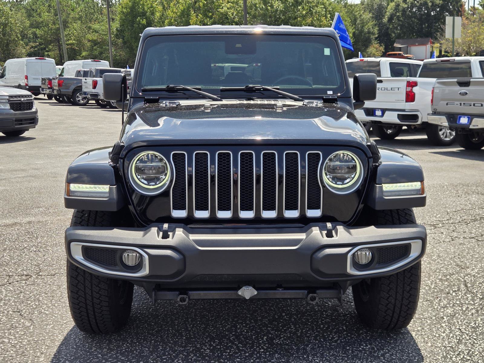 Used 2019 Jeep Wrangler Unlimited Sahara AWD/4WD image 4